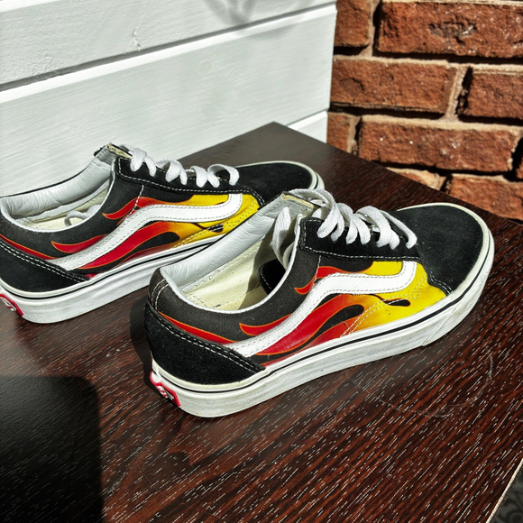 Vans Old Skool Hot Rod Flames Sneakers - Women’s 6 / Men’s 4.5 - Fire Print - Picture 2 of 7